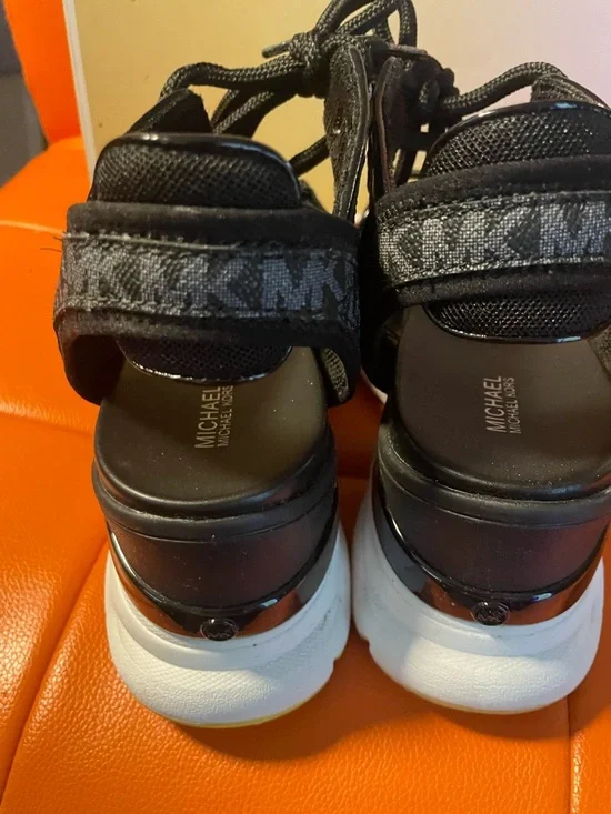 Michael Kors Black Sandal Box Label - Picture 4 of 7